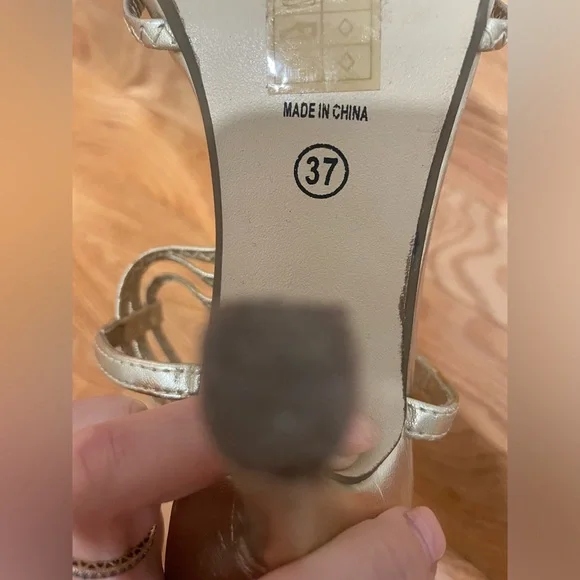 Heels - Picture 3 of 8